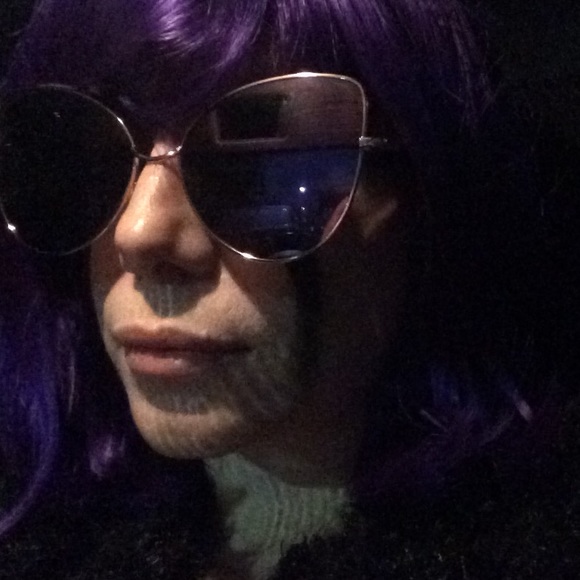 Wolf mama here looking for trendy petites! - Picture 2 of 2